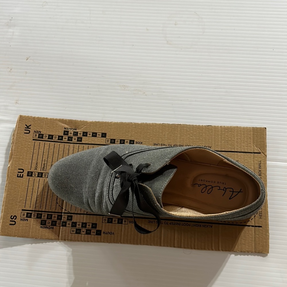 TAP SHOES:SIZE 10